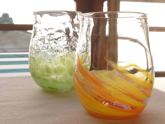 友達と作ったマイグラス!
手前が私でオレンジと黄色のねじり、
奥が友達の緑のひび割れです_伊香保ガラス工房 吹々