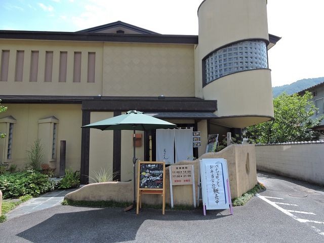 お洒落な店構えです。_花のれん