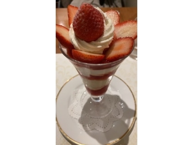スペシャルストロベリーパフェ_資生堂パーラー 横浜高島屋店