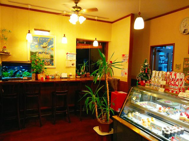 イートインも出来ます。_トランタン洋菓子店