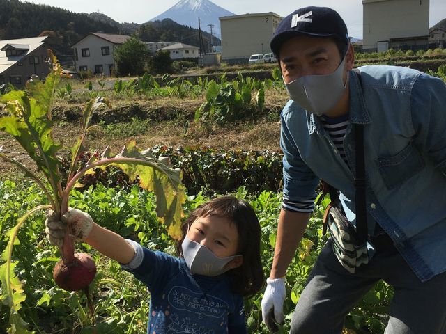 富士山をバックに取ったど〜_わっぱファーム
