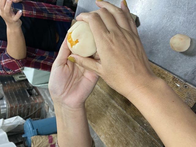 まるごとみかんを白あんで包むの楽しかった!_御菓子司 金澤寿翁軒