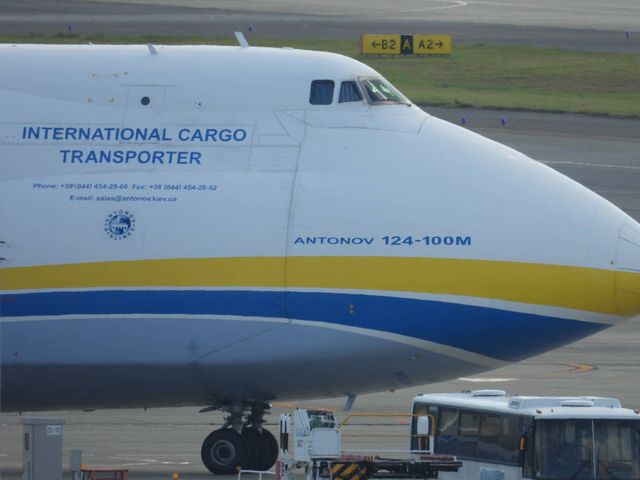 アントノフというロシア製の輸送機だそうです。_セグウェイガイドサービス