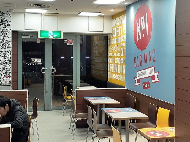 店内の様子_マクドナルド イオン伊賀上野店