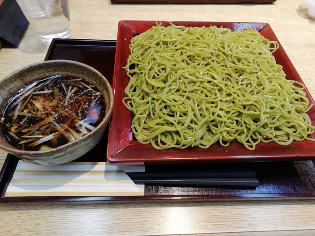 茶そば いな垣の「かしわせいろ」_茶そば いな垣