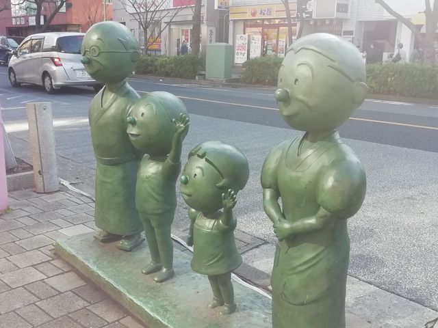 磯野家の可愛らしい銅像_東急田園都市線 桜新町駅