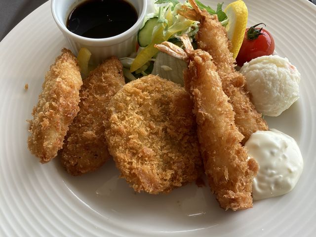 メインのミックスフライ_サヤンテラス