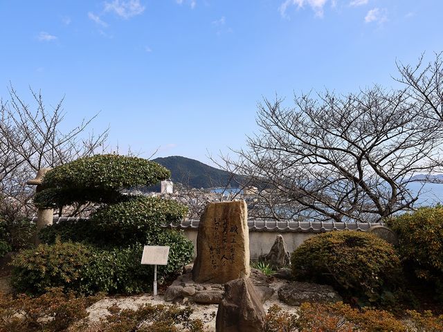 医王寺にある大伴旅人の歌碑。_むろの木歌碑
