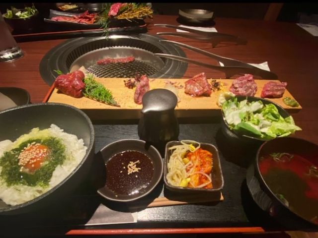 五種盛!肉の味付け、焼き方など丁寧に教えて貰えます。
美味は保証!_肉匠 牛虎 西中島店