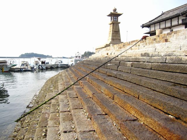 引き潮時の雁木。_雁木