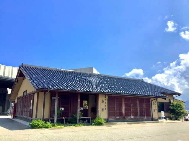 落ち着いた外見です。
キリコ会館の前です。_喜芳