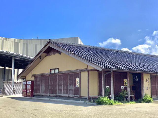 中に入ると畳の部屋にテーブルと椅子に座ってゆっくり出来ました。_喜芳