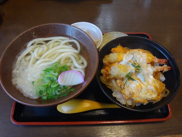 天丼とうどんのセット。_讃岐屋西条店