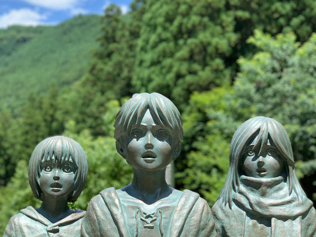 エレン、ミカサ、アルミンの像_大山ダム