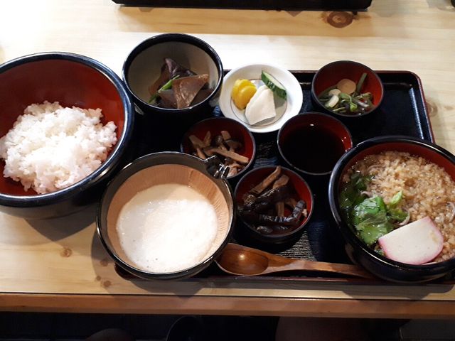 とろろぶっかけ丼_食処おゝき