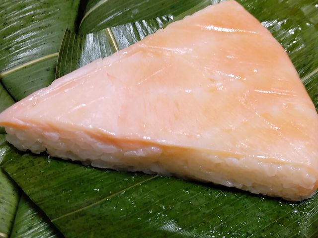 鱒寿し(銘々包み)・1,900円_青山総本舗