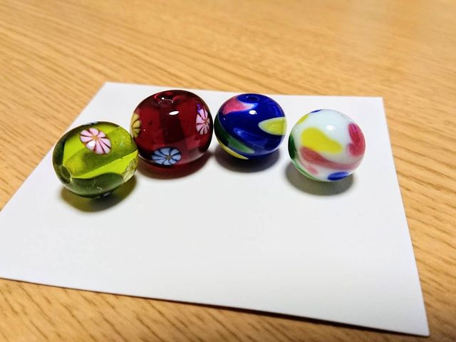 ※写真の左2つの花柄はじゃらんの予約限定だそうです。とてもかわいかったのでおすすめです♪_グラスビーズ工房ぐりぐら