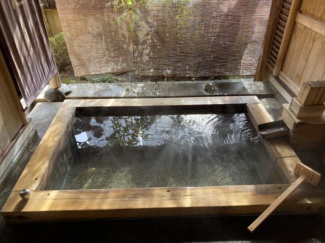 檜風呂です。_信州しもすわ温泉 ぎん月