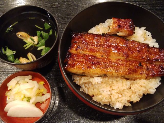 これが 1,500円の鰻丼です。お得感あります。_市松