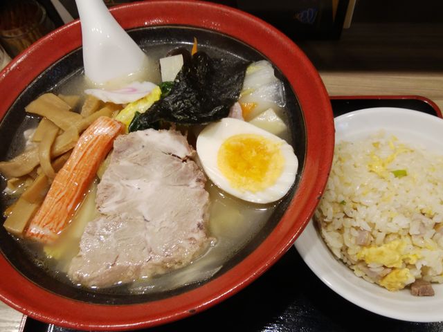 何ともあでやかで、美味しそうな「五目そば」でしょう。「半チャーハン」も良かったです。_開楽 本店