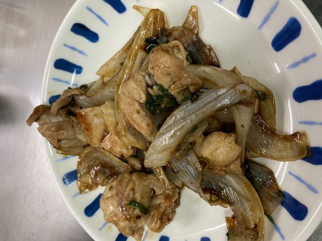 鶏肉と玉ねぎ炒め_めだか