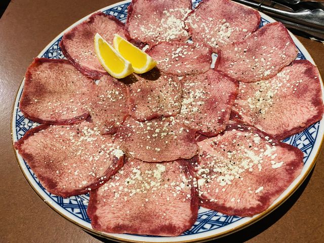 塩タン。薄くて柔らかい。本当に美味しいです。まずはこれを食べてみてね。_味蔵