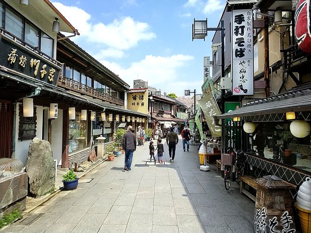 よく晴れた春の参道を散策。身も心も癒されますね。_柴又帝釈天参道