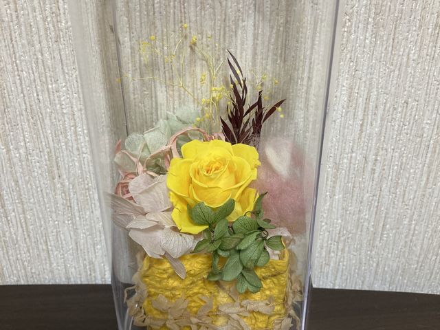 ケースに入れたプリザーブドフラワー作品_Garland Tree FLOWERS