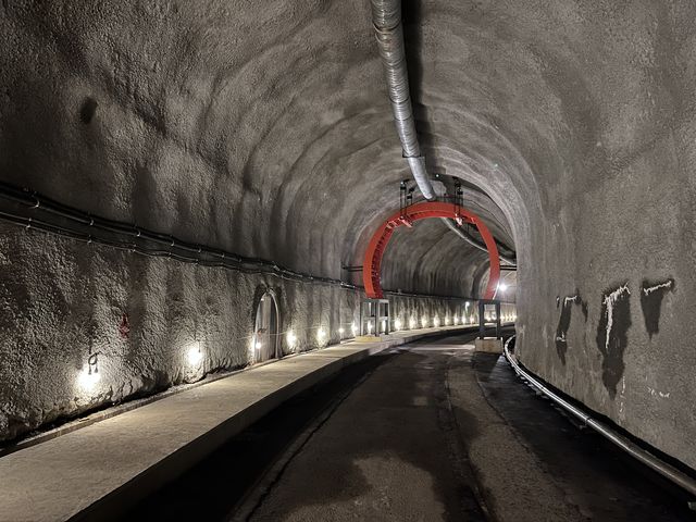 水の路(旧 作業坑)はひんやり10℃_電力ミュージアムOKKY(奥清津発電所)