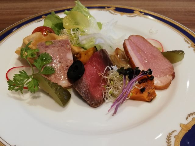 前菜もとても美味しかったです!_ホテルモントレ ル・フレール大阪 レストラン「パルテール」
