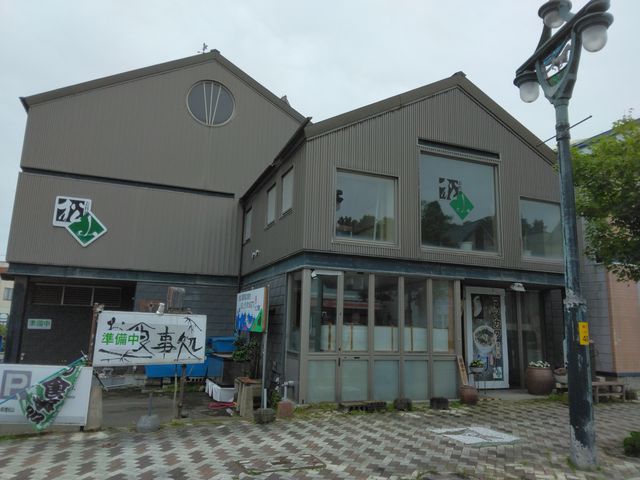 お店の造りは大きいです。_お料理 松山