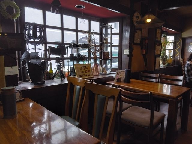 店内は静かに音楽が流れていました。_ドンドン