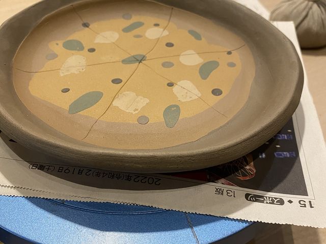 粘土で食器を作り、好きな絵を描きました。_CREA BASE
