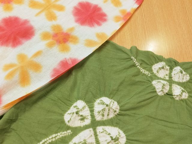 雪花絞りと巻上げ絞り。
巻上げ絞りは翌日糸を解いて完成。仕上がりに感動!_早恒染色