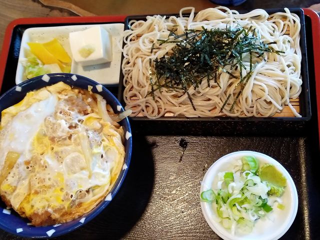 かつ丼+ざるそば・1,560円_弥重