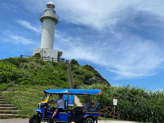 灯台とトゥクトゥク_レイリー石垣島