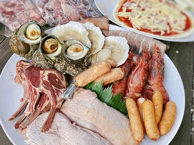 サザエ、ウィンナーは持参
ラム肉はオプションで追加しました。_CAMPGROUND BREEZE TATEYAMA