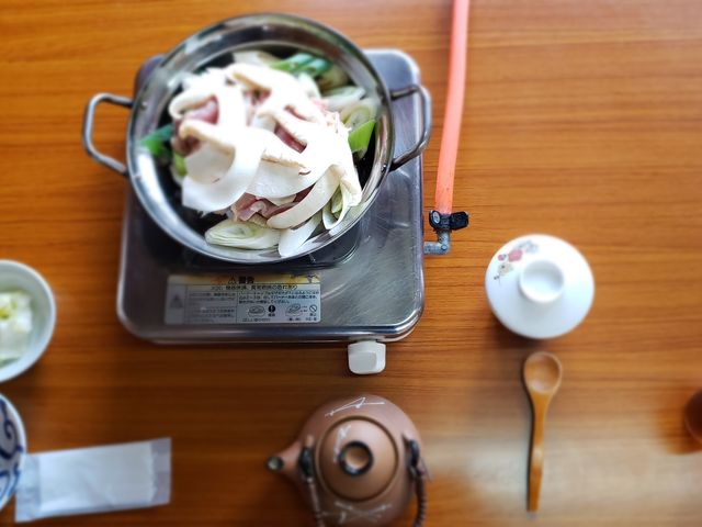 松茸鍋。松茸いっぱいで大満足。_丸光園松茸山