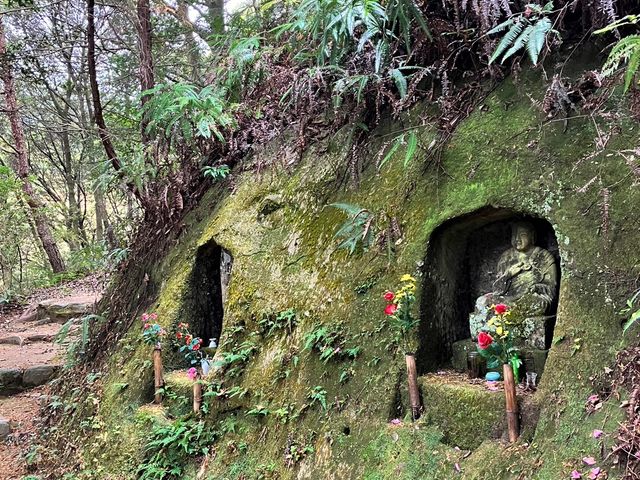 磨崖の観音像をめぐる散策路_石山観音公園