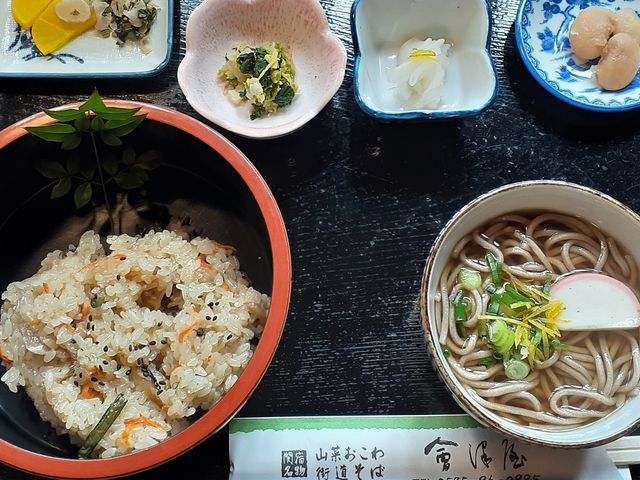 副菜が4品も付きます。_会津屋