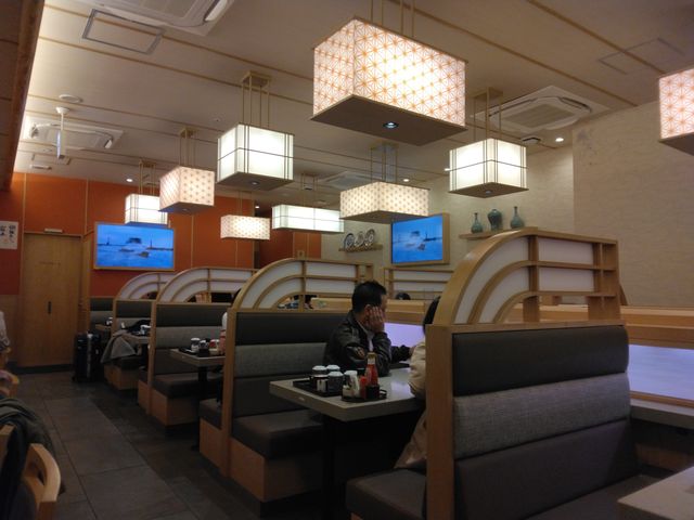 明るくて綺麗なお店です。_氷見きときと寿し 富山駅店