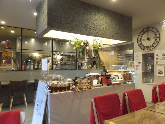 スタイリッシュな店内_バルフィオーレ