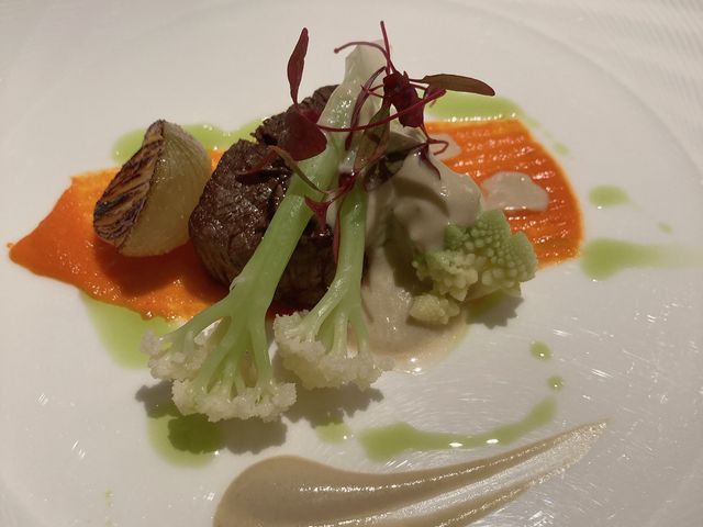 牛フィレ肉、パプリカやアンティチョークのソース_ホテルモントレ大阪