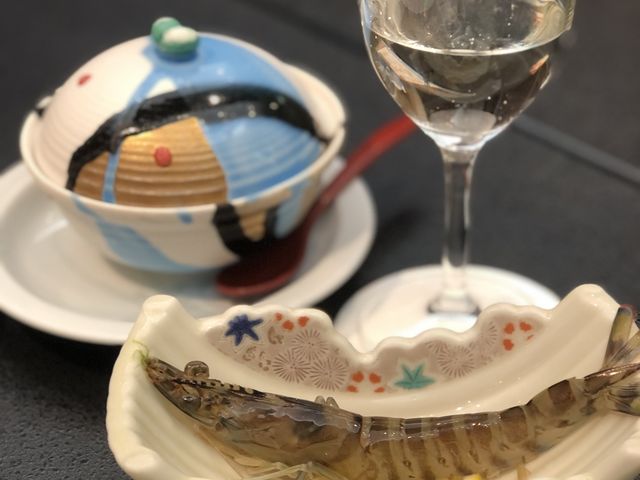 車海老のお刺身とLIGHT PASS(社長さんがこだわって作った日本酒だそうです)_ホテル松泉閣 ろまん館