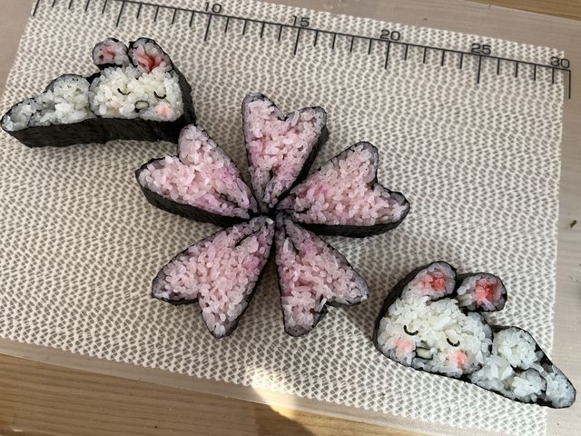 今回のレッスンで作った桜とうさぎのおひるね_巻き寿司教室Design