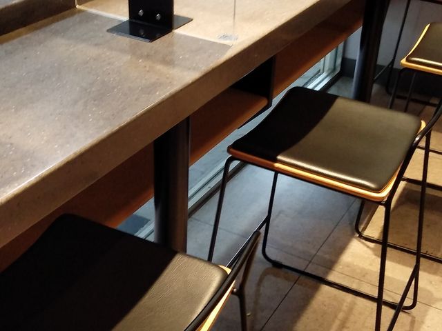 カウンター席_マクドナルド仙台一番町四丁目店