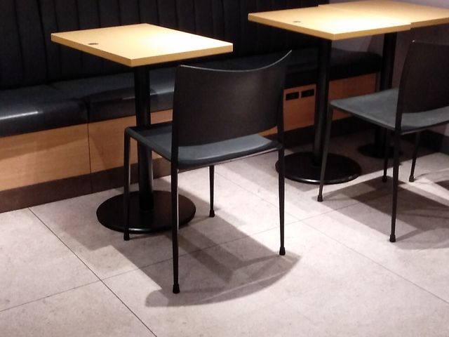 テーブル席_マクドナルド仙台一番町四丁目店