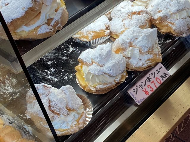 ジャンボシュークリーム_白土屋菓子店