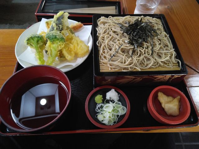 「づけ天そば」は「お店自慢の一品」と記載してありました。_味津肥盧