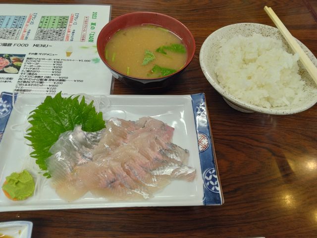 紅鱒(ベニマス)のお刺身です。_蔵王猿倉レストハウス